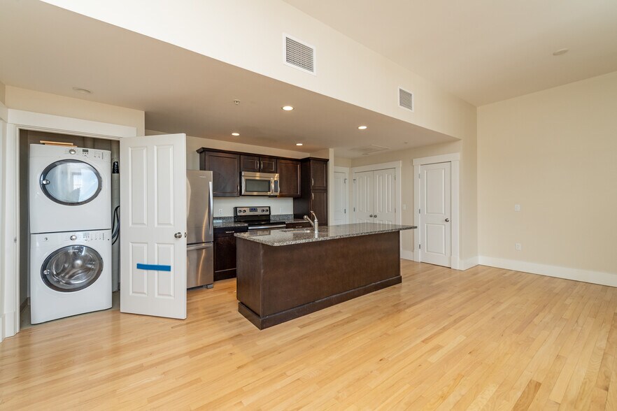 More Photos Of 132 Main St, Brattleboro Apartments For Sale