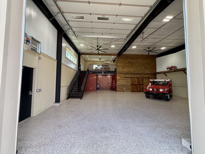 More Photos Of 663 Valerie Ave, Hudson Self Storage For Sale