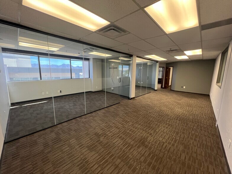 More Photos Of 14605 N Airport Dr, Scottsdale Airplane Hangar For Lease