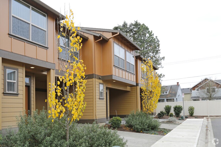Primary Photo Of 19731 SW Athena Ct, Aloha Apartments For Sale