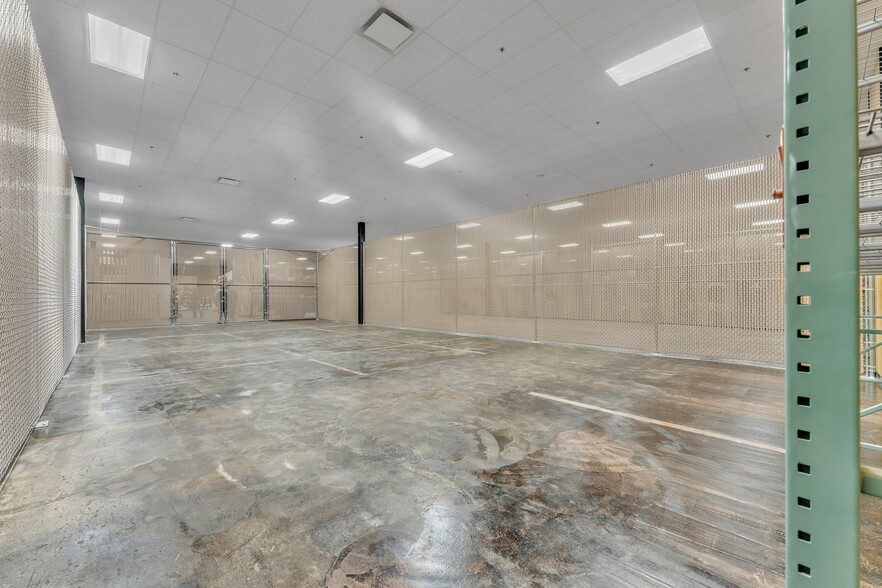 More Photos Of 2150 Garden of the Gods Rd, Colorado Springs Showroom For Sale