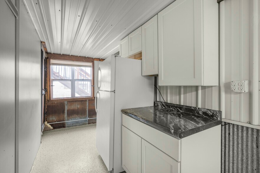 More Photos Of 90917 240th St, Austin Light Distribution For Sale