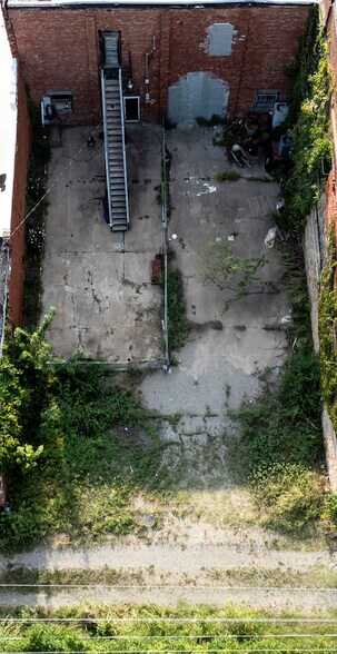 More Photos Of 120 N Main St, Yale Light Manufacturing For Sale