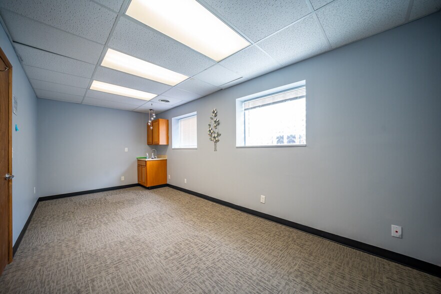 More Photos Of 50 Old Village Rd, Columbus Office For Lease