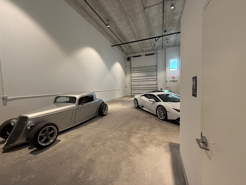 More Photos Of 5451 Communications Pky, Lakewood Ranch Showroom For Sale