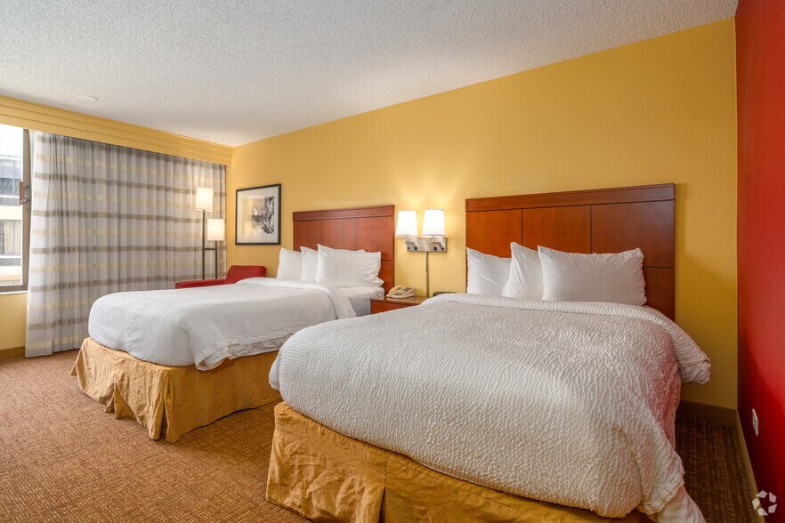 More Photos Of 2504 North Loop W, Houston Hotel For Sale