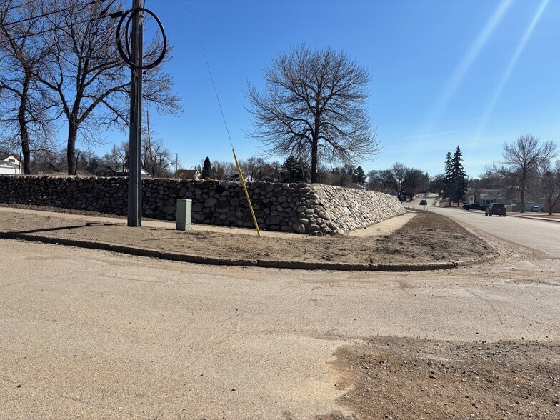 More Photos Of 1001 2nd St SE, Minot Land For Sale