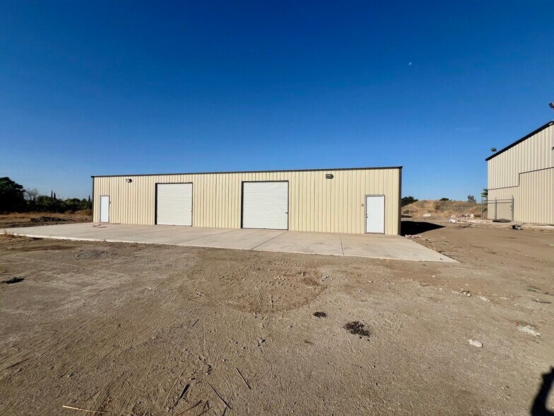 More Photos Of 731 E River Ave, Porterville Warehouse For Lease