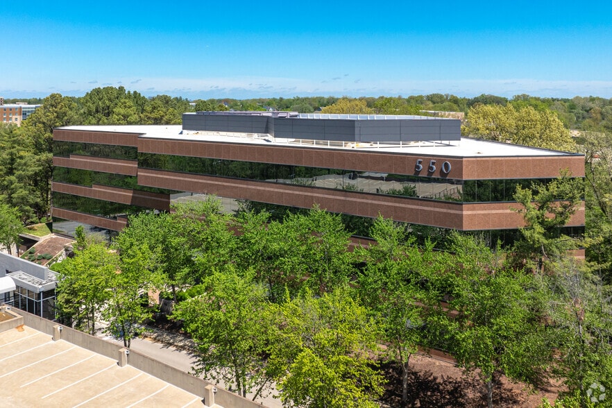 More Photos Of 550 Maryville Centre Dr, Saint Louis Office For Sale