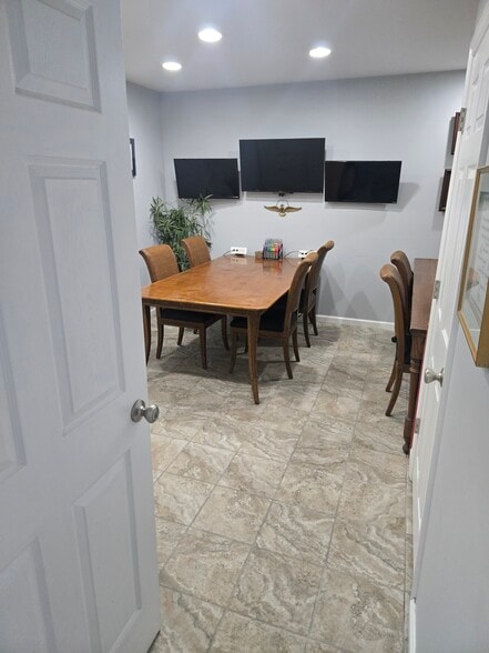 More Photos Of 1315 S Water Ave, Gallatin Freestanding For Lease