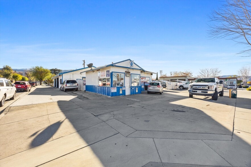 More Photos Of 230 E Tehachapi Blvd, Tehachapi General Retail For Sale