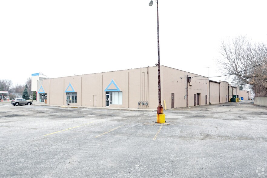 More Photos Of 411-423 Michigan St, Algonac Unknown For Lease