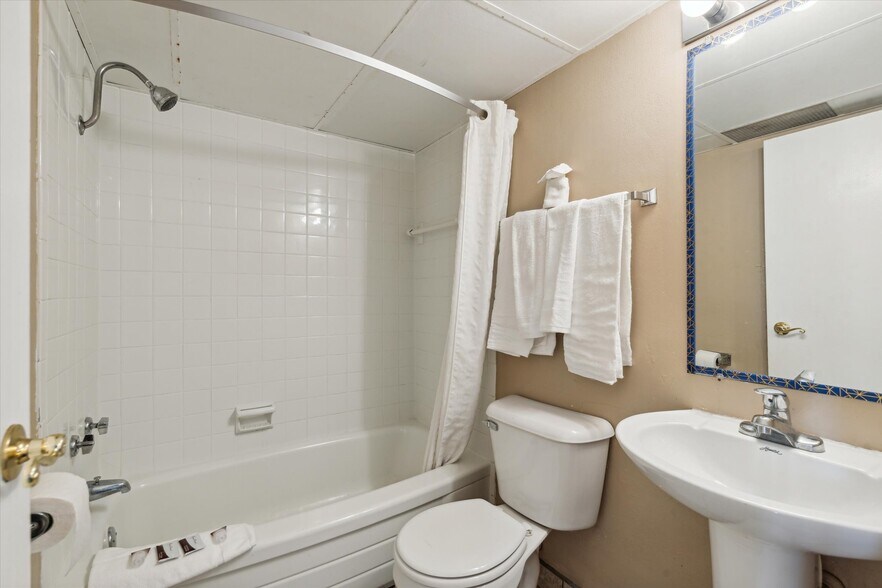 More Photos Of 3491 Latcha Rd, Millbury Hotel For Sale
