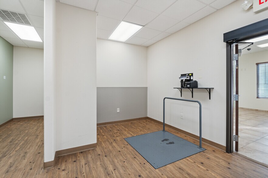 More Photos Of 101 N 37th St, Rogers Medical For Lease