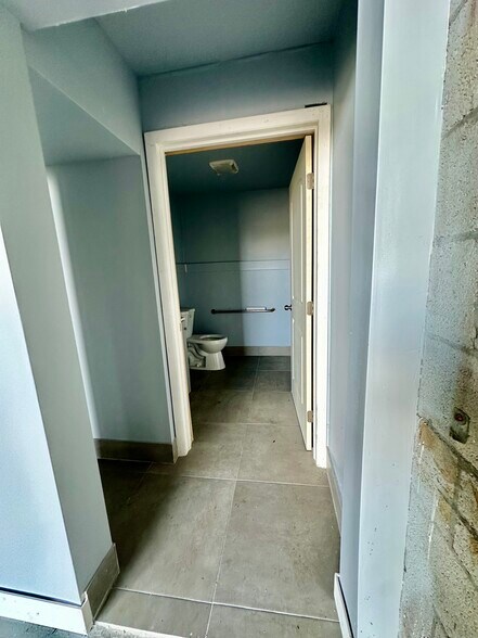 More Photos Of 5500-5532 Pembroke Rd, Hollywood Freestanding For Sale