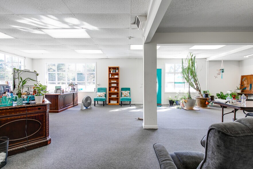 More Photos Of 10211 Chamberlayne Rd, Mechanicsville Freestanding For Lease