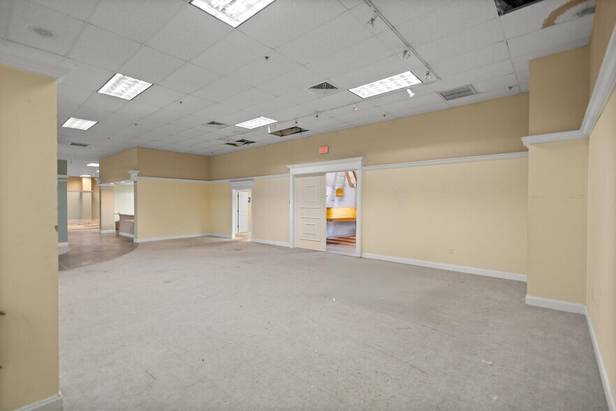 More Photos Of 1211 SW 17th St, Ocala Freestanding For Lease