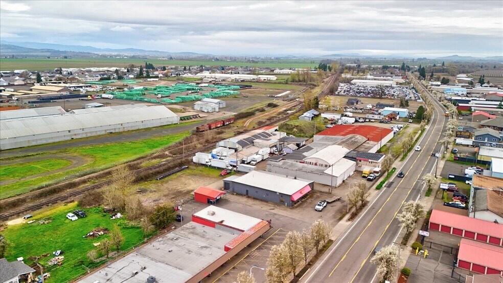 More Photos Of 890 N Main St, Independence Warehouse For Sale