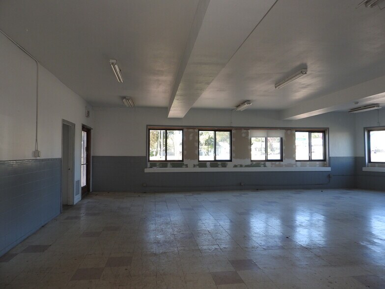 More Photos Of 1800 Brewerton Rd, Mattydale Freestanding For Sale