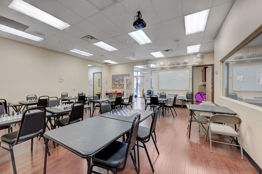 More Photos Of 6284 Spring Mountain Rd, Las Vegas Office For Sale