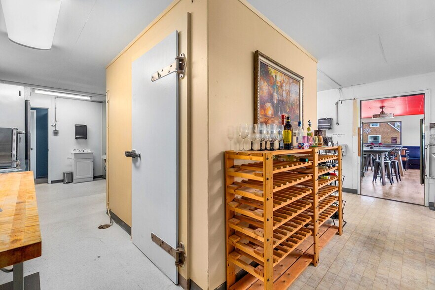More Photos Of 402 Montesano St, Westport Flex For Sale