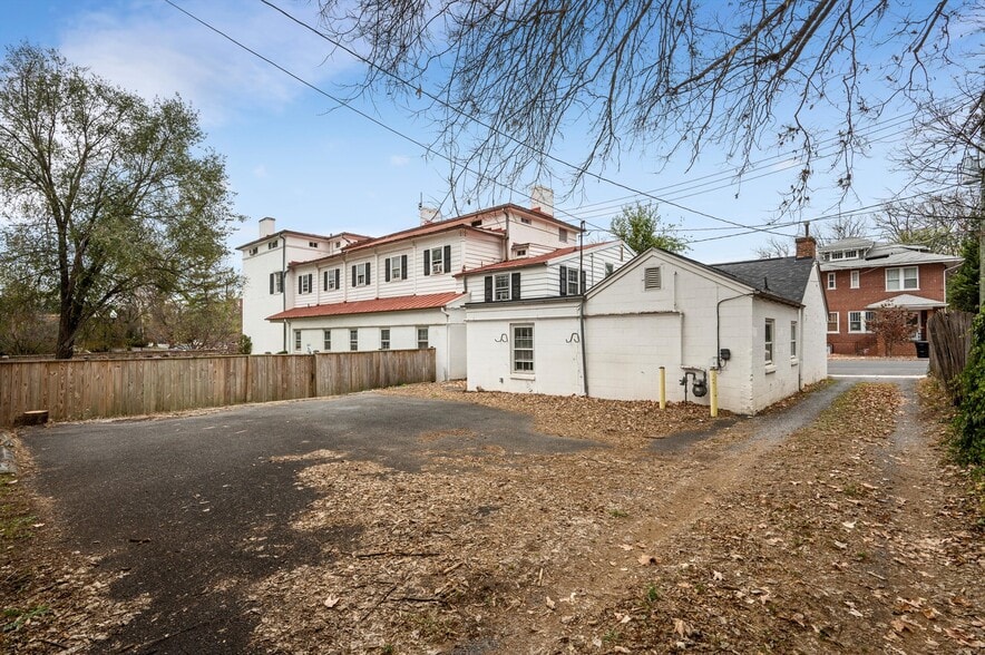 More Photos Of 230 W Boscawen St, Winchester Office Residential For Sale