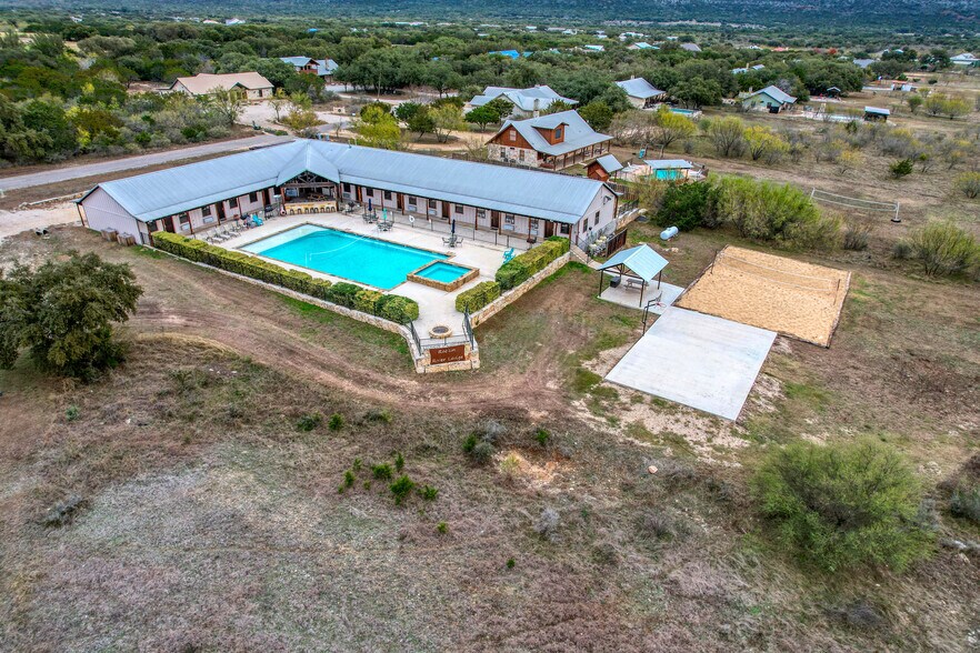 More Photos Of 16 Mountain Laurel Ln, Concan Hospitality For Sale