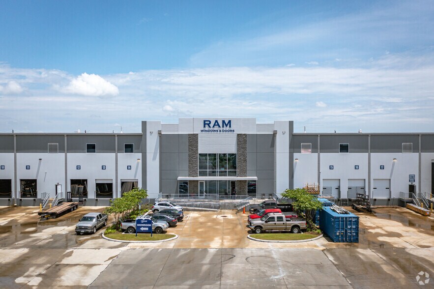 More Photos Of 5615-5890 W Fuqua St, Houston Unknown For Lease