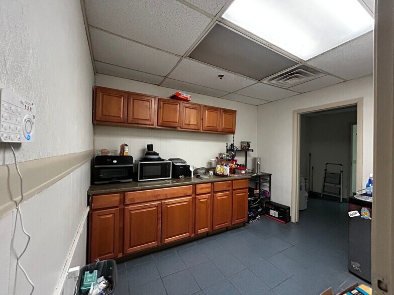 More Photos Of 325 Jay St, Coldwater Warehouse For Sale