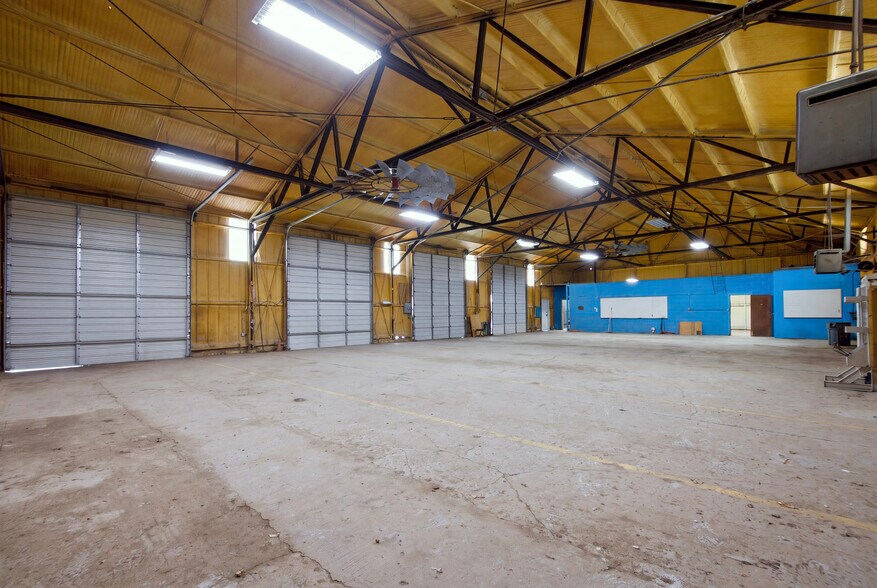 More Photos Of 300-305 S Grant Ave, Odessa Warehouse For Sale