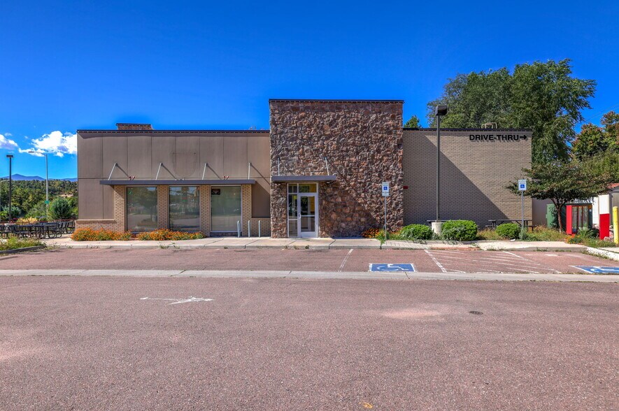 More Photos Of 3220 Austin Bluffs Pky, Colorado Springs Freestanding For Lease