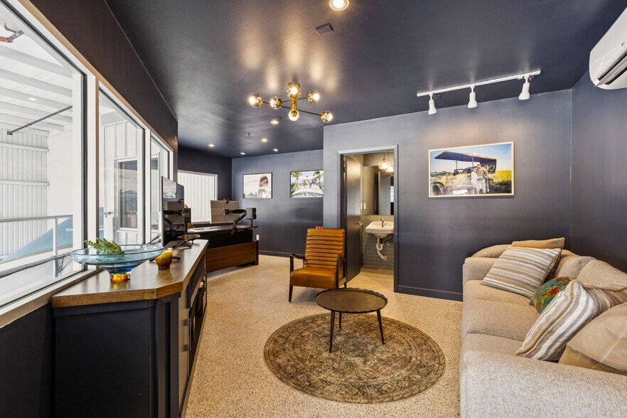 More Photos Of 15809 Addison Rd, Addison Airplane Hangar For Sale