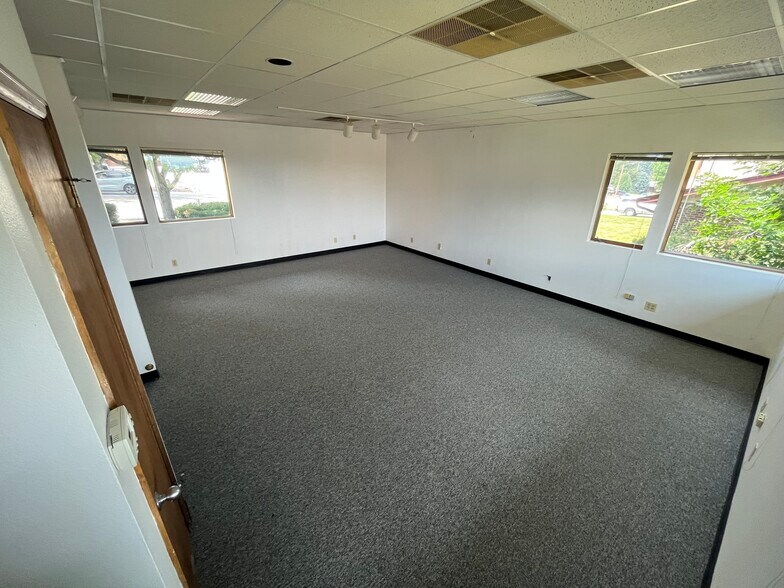 More Photos Of 1074 S Alkire St, Lakewood Office Residential For Lease
