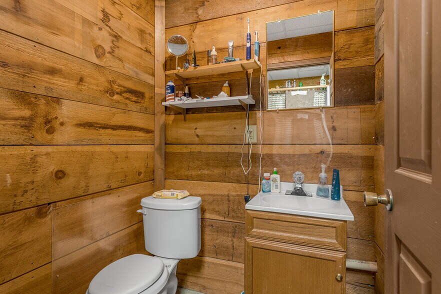 More Photos Of 405 Pearman Dairy Rd, Anderson Freestanding For Sale