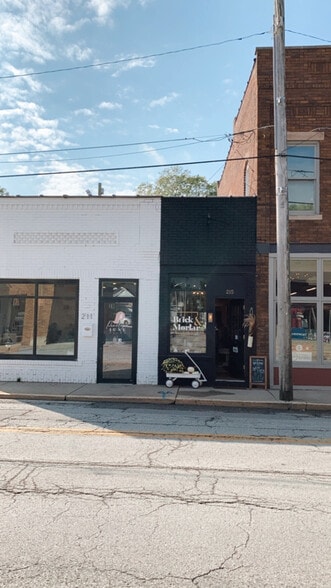 More Photos Of 215 W Main St, Greenwood Storefront For Lease