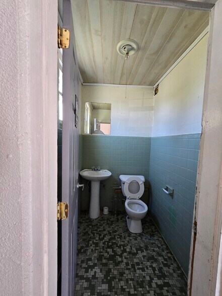 More Photos Of 2008 Portsmouth Blvd, Portsmouth Warehouse For Sale