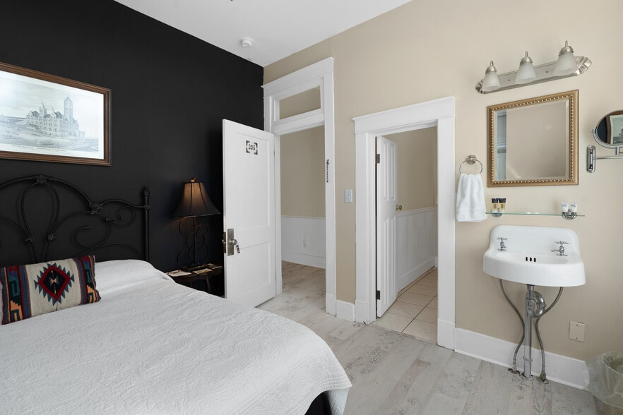 More Photos Of 108 Cumberland St E, Cowan Specialty For Sale