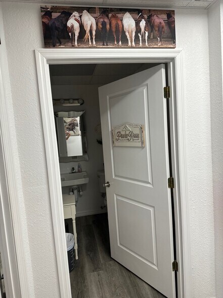 More Photos Of 525 E Olympia Ave, Punta Gorda Storefront Retail Office For Sale