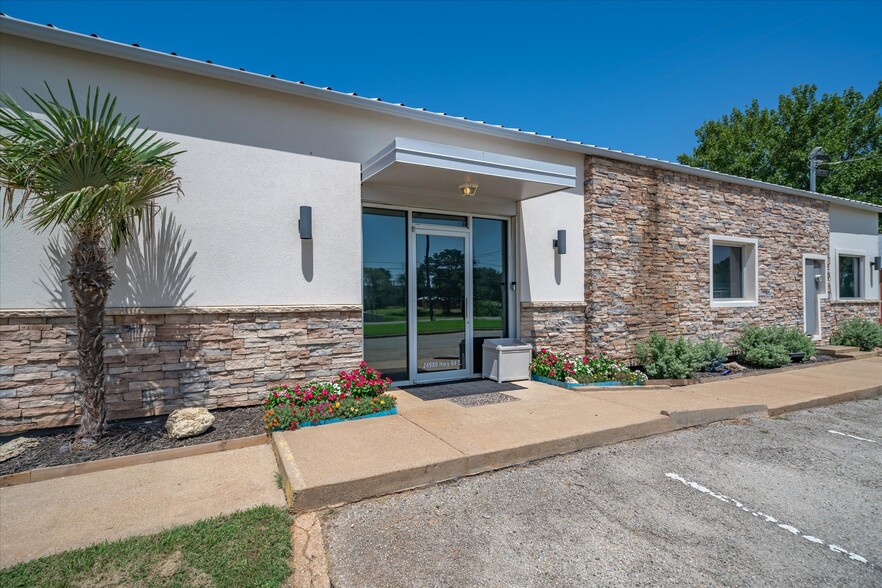 Primary Photo Of 24980 TX-64, Canton Office For Sale