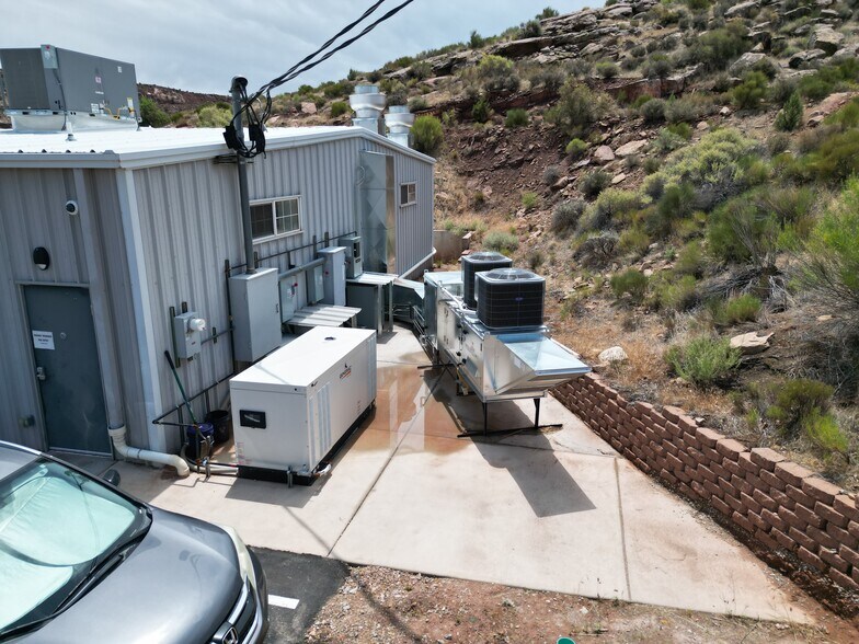 More Photos Of 590 N Main St, Leeds Manufacturing For Sale