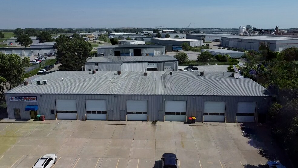 More Photos Of 5300 N 57th St, Lincoln Light Distribution For Lease