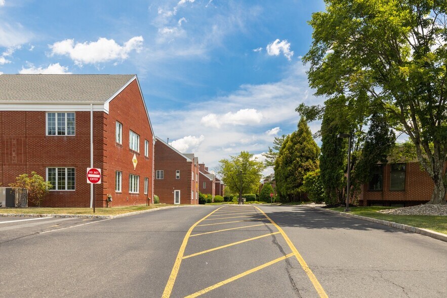 More Photos Of 821-824 Courtyard Dr, Hillsborough Office For Lease