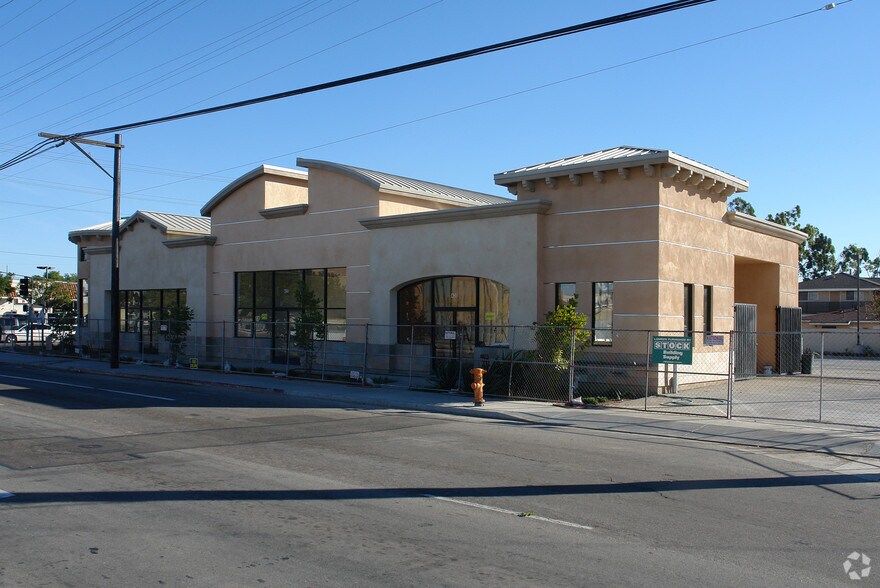 Primary Photo Of 400-430 W Wooley Rd, Oxnard Freestanding For Lease