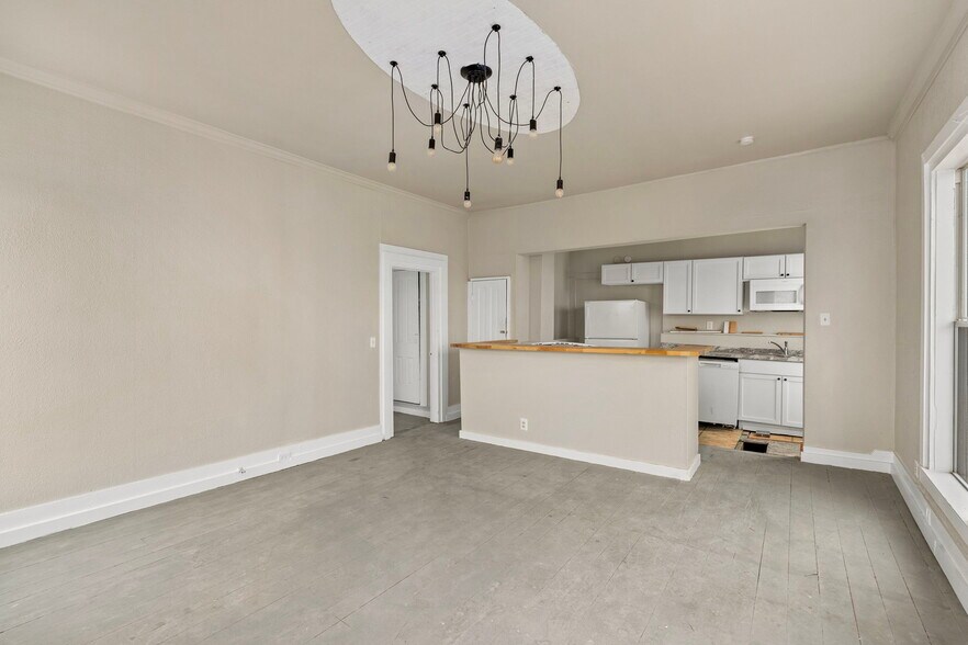 More Photos Of 901 N Saint Joseph St, Gonzales Office For Sale