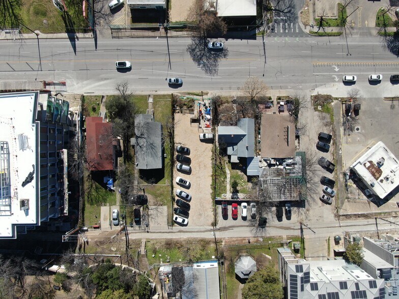 More Photos Of 902 E 7th St, Austin Office For Lease