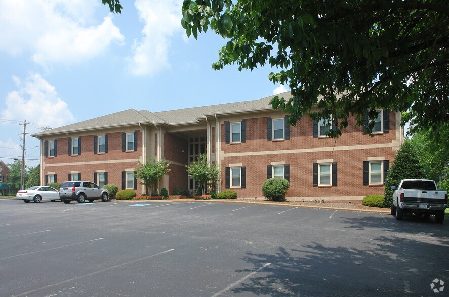More Photos Of 133 Indian Lake Rd, Hendersonville Office For Lease