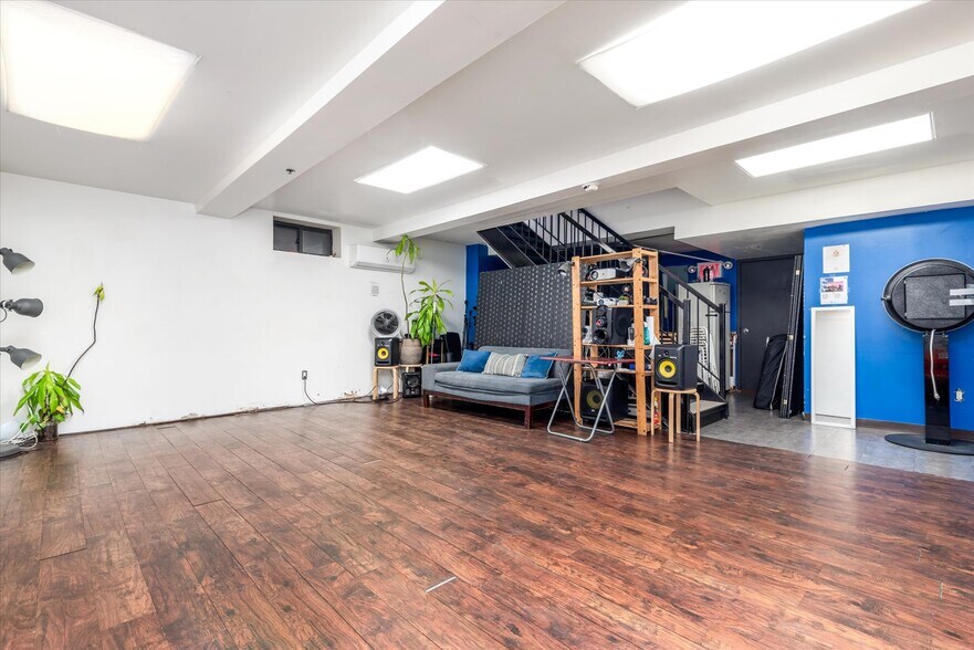More Photos Of 188 Woodpoint Rd, Brooklyn Apartments For Sale