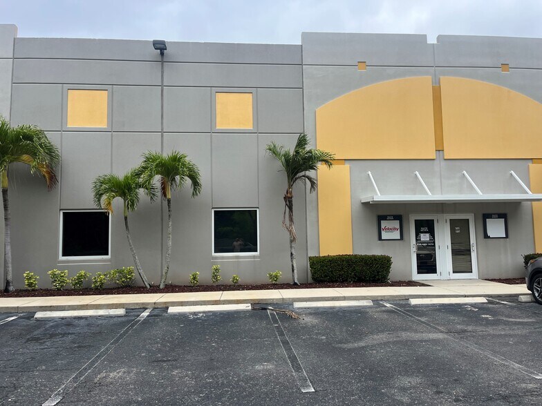 More Photos Of 12821 Commerce Lakes Dr, Fort Myers Industrial For Sale