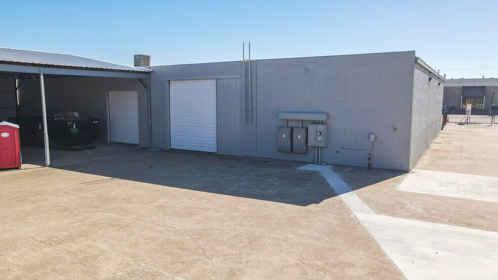 More Photos Of 1221 Barron Way, Fort Worth Distribution For Lease