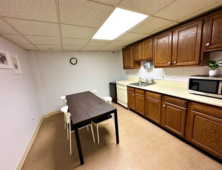 More Photos Of 14 E 40th St, Wilmington Apartments For Sale